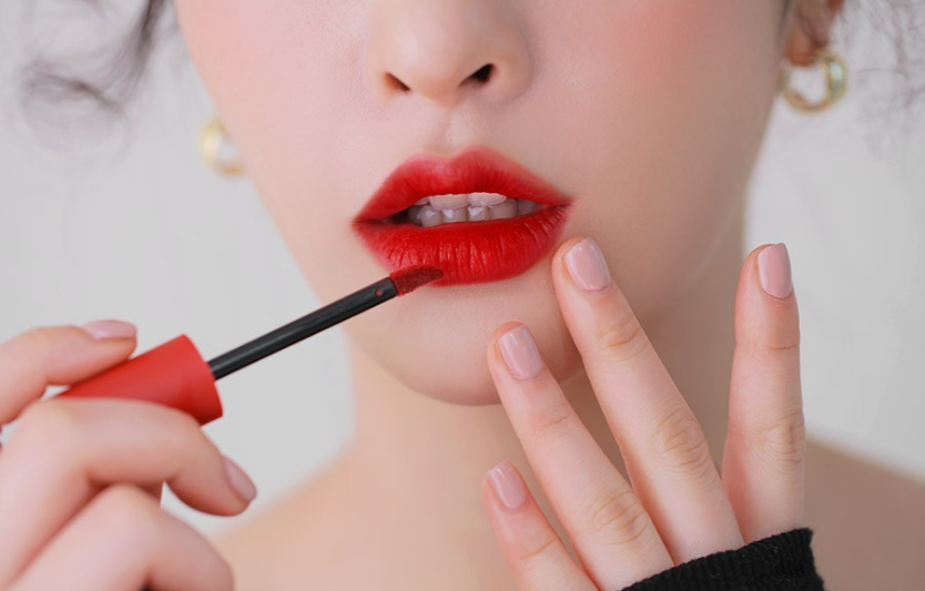 Тінт для губ: стійкість, натуральність і нові відтінки сезону