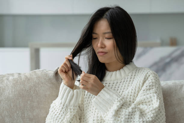 Випадає волосся: що робити і коли звертатися до лікаря